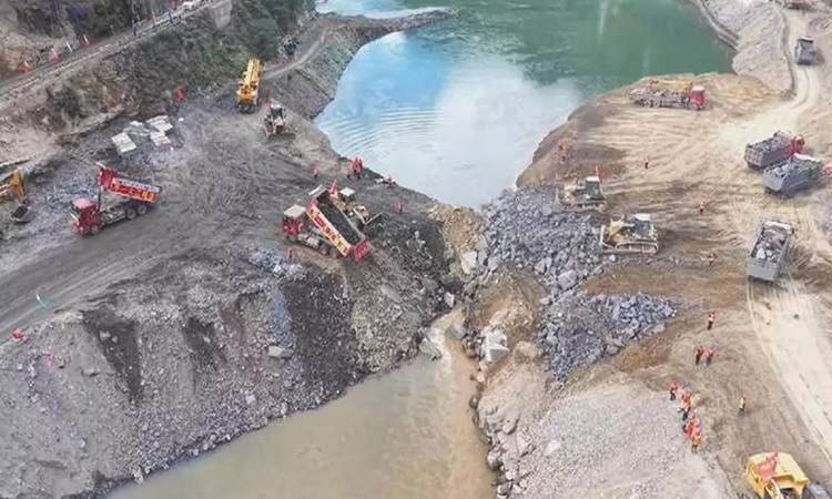 Trung Quốc chặn sông để xây hai siêu đập cùng lúc Trung Quốc chặn sông để xây hai siêu đập cùng lúc