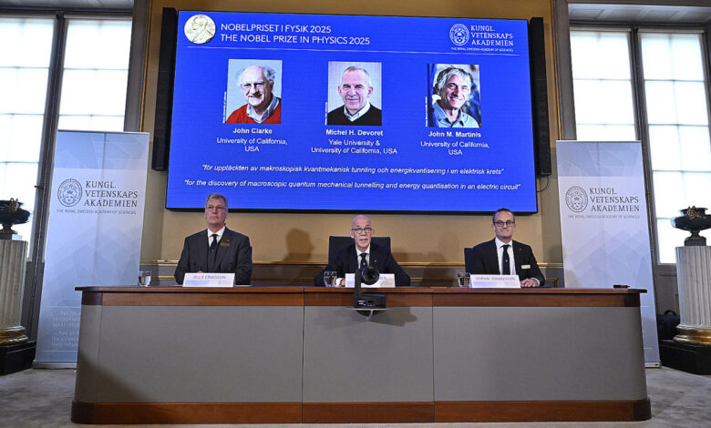 Sự kết hợp khác biệt giúp ba nhà khoa học thắng giải Nobel Vật lý 2025