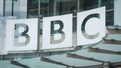 BBC ‘quan ngại sâu sắc’ về việc nhà báo không thể rời Việt Nam BBC ‘quan ngại sâu sắc’ về việc nhà báo không thể rời Việt Nam