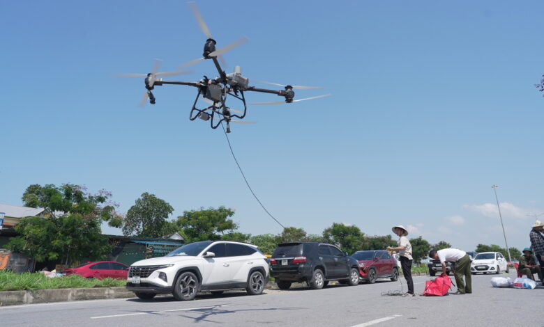 Drone vận chuyển 5 tấn hàng vào vùng lũ Drone vận chuyển 5 tấn hàng vào vùng lũ