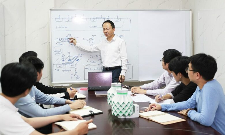 ‘Nhân lực bán dẫn Việt còn thiếu độ dày trong đào tạo, nghiên cứu’ ‘Nhân lực bán dẫn Việt còn thiếu độ dày trong đào tạo, nghiên cứu’