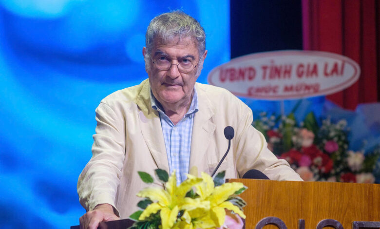 Chủ nhân Nobel Vật lý 2012: Nhân lực trẻ Việt Nam hiếu học và ham khám phá