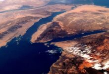 Vịnh ngăn cách châu Phi và châu Á đang mở rộng