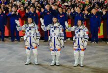 Số phận của phi hành đoàn Trung Quốc nhường tàu giải cứu