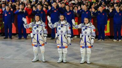 Số phận của phi hành đoàn Trung Quốc nhường tàu giải cứu