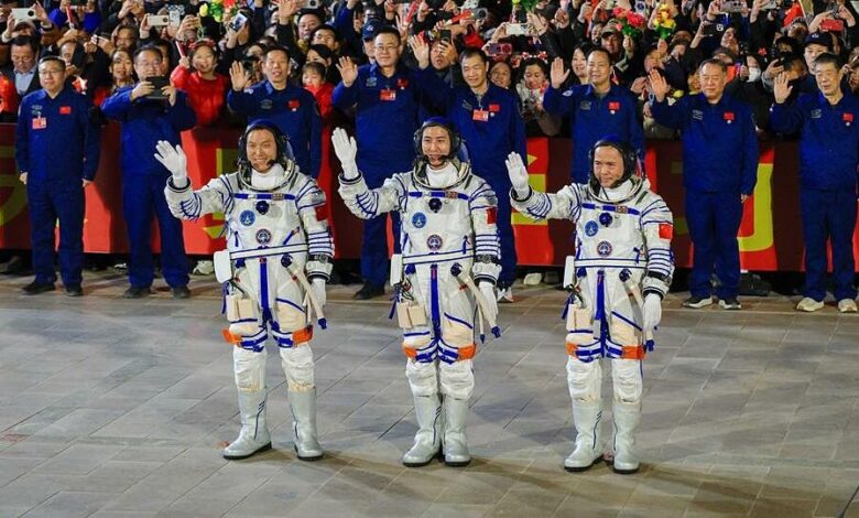 Số phận của phi hành đoàn Trung Quốc nhường tàu giải cứu Số phận của phi hành đoàn Trung Quốc nhường tàu giải cứu