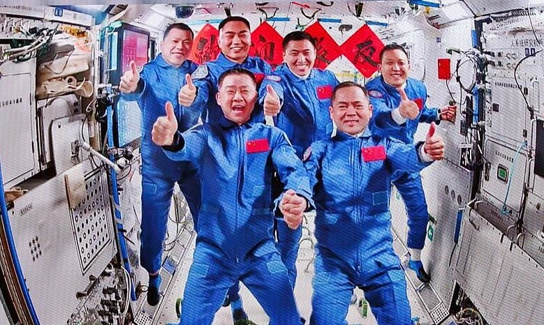 Trung Quốc chuẩn bị đưa các phi hành gia mắc kẹt trở về