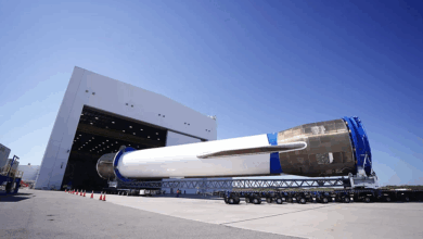 Lý do tên lửa Blue Origin vẫn trắng sạch khi về Trái Đất