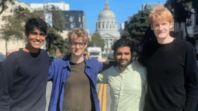 Tạo AI hỗ trợ lập trình, bốn người trẻ thành tỷ phú