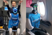 Robot hình người lần đầu làm tiếp viên hàng không