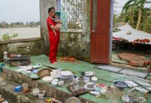 Trong cơn bão lũ, Phạm Minh Chính ‘xông pha,’ Tô Lâm mất điểm Trong cơn bão lũ, Phạm Minh Chính ‘xông pha,’ Tô Lâm mất điểm