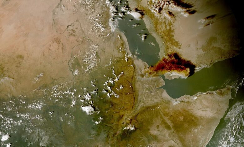 Núi lửa Ethiopia phun trào sau gần 12.000 năm nhìn từ không gian Núi lửa Ethiopia phun trào sau gần 12.000 năm nhìn từ không gian