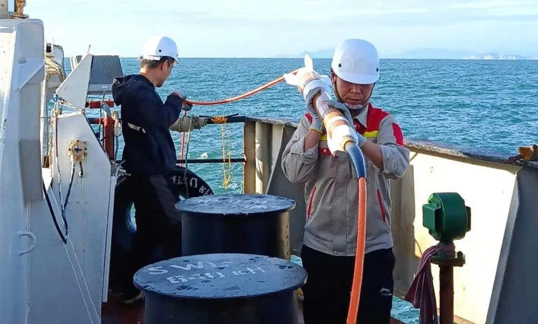 Nhà khoa học Việt – Nga thu thập gần 100 mẫu trầm tích Biển Đông Nhà khoa học Việt – Nga thu thập gần 100 mẫu trầm tích Biển Đông