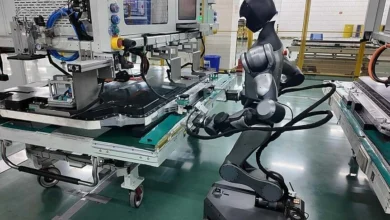 Robot hình người Trung Quốc tham gia sản xuất pin xe điện