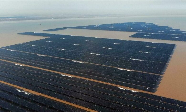 Trang trại điện mặt trời ngoài khơi lớn nhất thế giới hoạt động