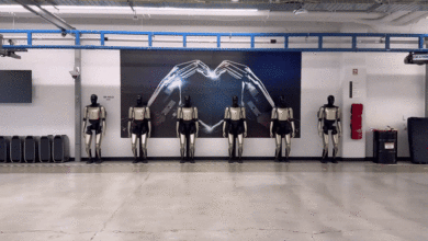 Robot hình người Tesla gây sốt vì dáng chạy tự nhiên