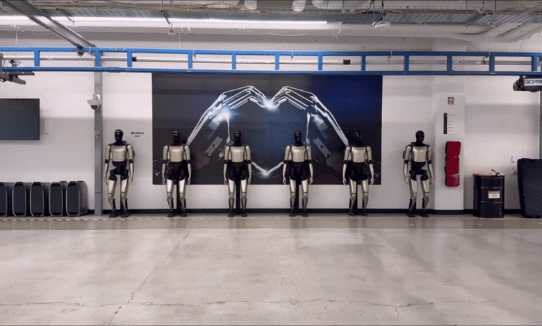 Robot hình người Tesla gây sốt vì dáng chạy tự nhiên