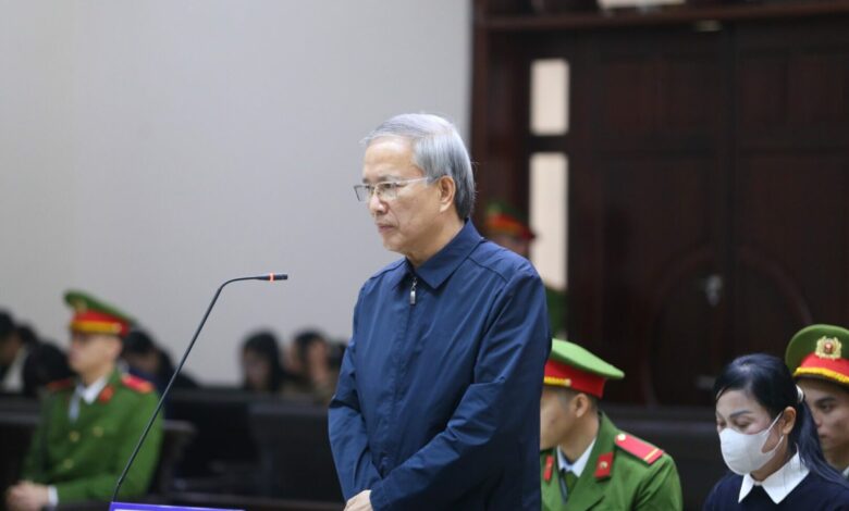 Khi vành móng ngựa là ‘giường bệnh’ của quyền lực đã mất Khi vành móng ngựa là ‘giường bệnh’ của quyền lực đã mất