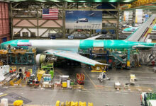 Bên trong nhà máy sản xuất máy bay lớn nhất của Boeing
