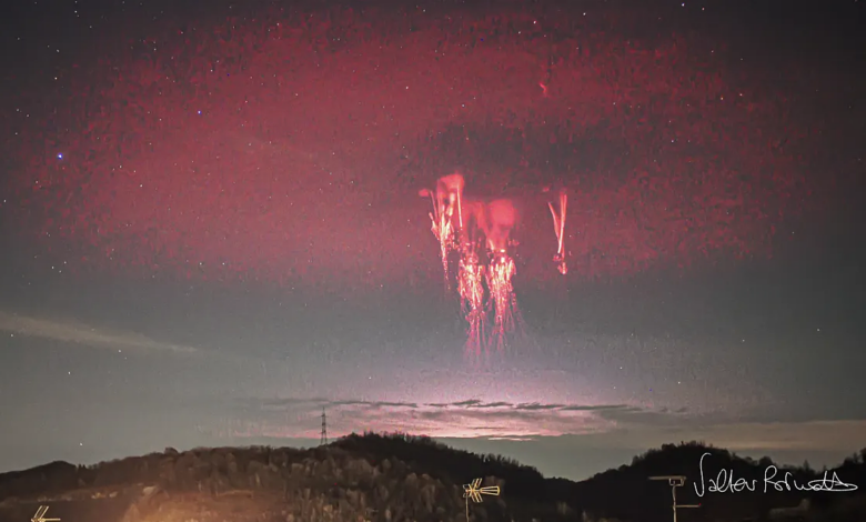 Hai hiện tượng hiếm xảy ra cùng lúc trên bầu trời Hai hiện tượng hiếm xảy ra cùng lúc trên bầu trời