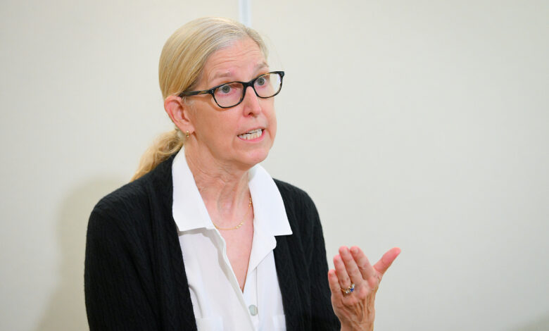 Chứng minh virus HPV gây ung thư hầu họng, Giáo sư Mỹ thắng giải 3 triệu USD Chứng minh virus HPV gây ung thư hầu họng, Giáo sư Mỹ thắng giải 3 triệu USD