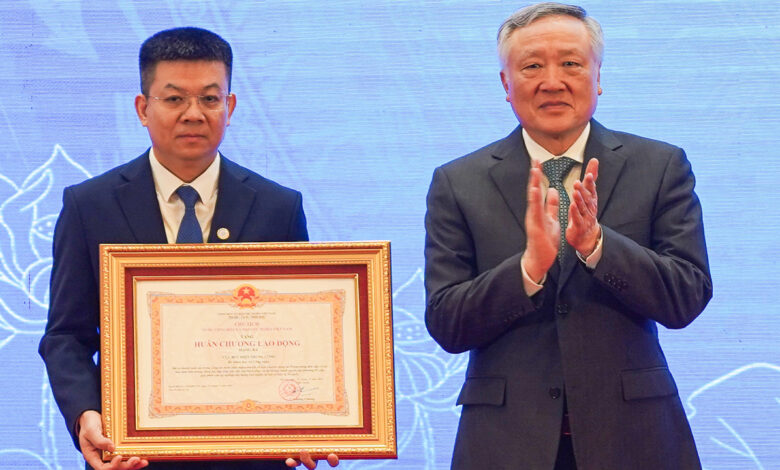 Cục Bưu điện Trung ương nhận Huân chương Lao động hạng Ba Cục Bưu điện Trung ương nhận Huân chương Lao động hạng Ba