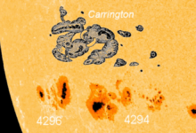 Cụm vết đen Mặt Trời khổng lồ hướng về phía Trái Đất Cụm vết đen Mặt Trời khổng lồ hướng về phía Trái Đất