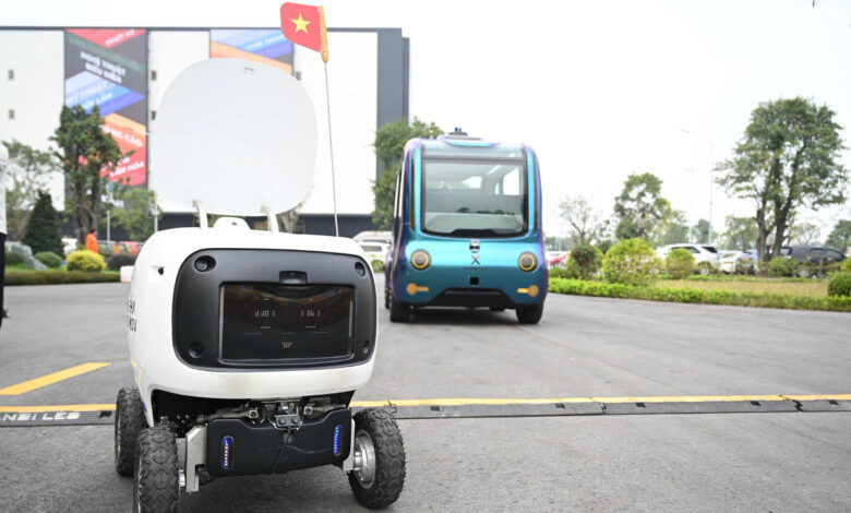 Trình diễn thiết bị công nghệ tại Diễn đàn Quốc gia phát triển doanh nghiệp công nghệ số Việt Nam Trình diễn thiết bị công nghệ tại Diễn đàn Quốc gia phát triển doanh nghiệp công nghệ số Việt Nam