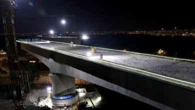 Trung Quốc xoay cầu 10.000 tấn bắc qua đường tàu đệm từ