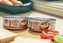 120 tấn thịt thối, phép màu giấy tờ và nghệ thuật rửa tay tập thể