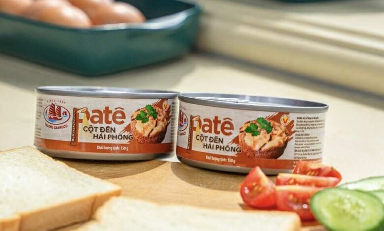 120 tấn thịt thối, phép màu giấy tờ và nghệ thuật rửa tay tập thể