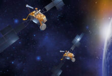 Vệ tinh tỷ USD va chạm với hạt vũ trụ