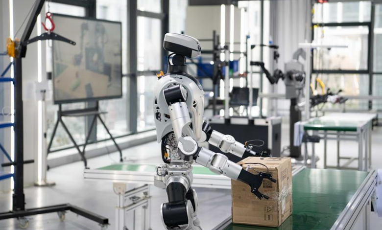 Giám đốc UBTech: ‘Robot làm việc chỉ hiệu quả bằng nửa con người’ Giám đốc UBTech: ‘Robot làm việc chỉ hiệu quả bằng nửa con người’