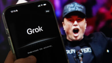 Grok của Elon Musk bị chỉ trích vì tạo ảnh khỏa thân