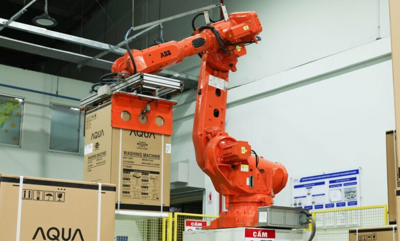 Bên trong một nhà máy sản xuất máy giặt tại Việt Nam