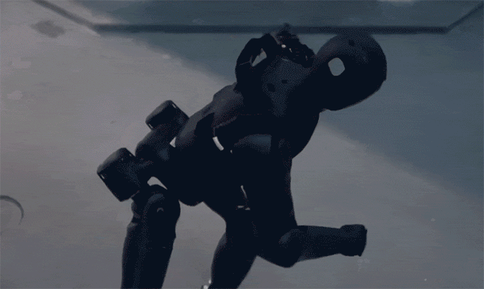 Startup Trung Quốc ra robot hình người ‘bỏ vừa trong balo’