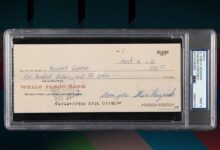 Tấm séc đầu tiên và bo mạch Apple-1 được đấu giá hơn 5 triệu USD