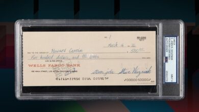 Tấm séc đầu tiên và bo mạch Apple-1 được đấu giá hơn 5 triệu USD