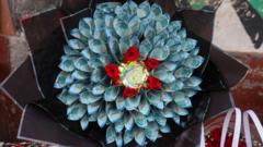 Người Kenya bỏ hoa, chọn bó tiền mặt dịp Valentine, nhưng không phải ai cũng thích