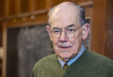 Cuộc chiến để gỡ video deepfake của học giả Mỹ