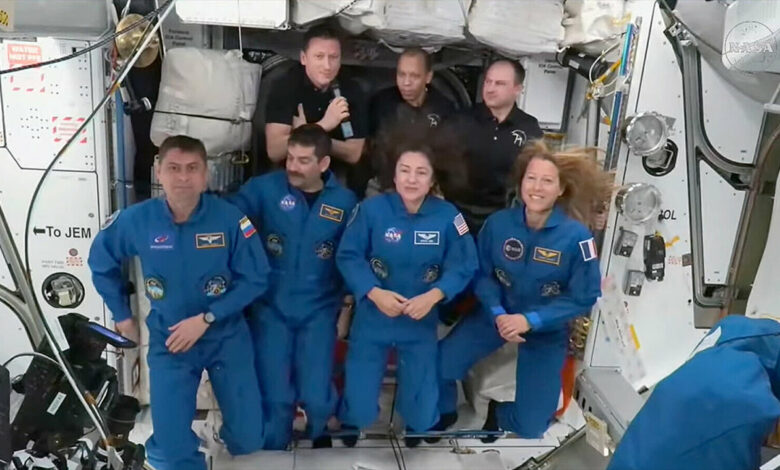 Trạm Vũ trụ Quốc tế đông người trở lại