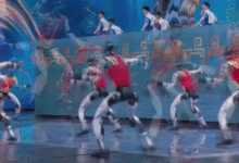 Robot Trung Quốc múa côn, biểu diễn túy quyền trong gala năm mới