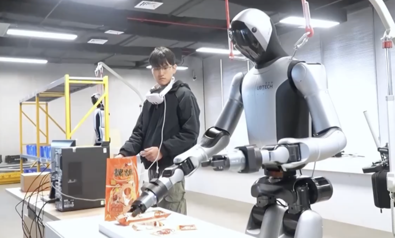 Cách Trung Quốc huấn luyện robot hình người