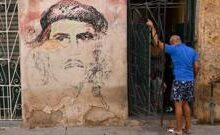 Sau Iran, ông Trump nhắm vào một Cuba đang chịu khủng hoảng