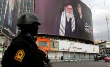 Người dân Tehran: Iran đang tìm cách ngăn chặn biểu tình chống chính quyền Người dân Tehran: Iran đang tìm cách ngăn chặn biểu tình chống chính quyền