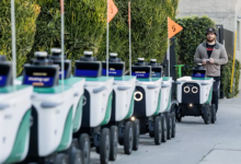 Nghề ‘chăn’ robot giao hàng