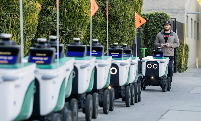 Nghề ‘chăn’ robot giao hàng