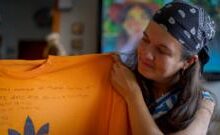 Quần áo bẩn và giấy gói sô cô la: Cách tù nhân Venezuela bí mật gửi tin ra khỏi nhà tù