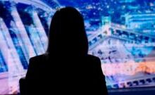 ‘Tôi không nhớ gì cả’ – Nạn nhân vụ Epstein nói bị đánh thuốc mê và cưỡng hiếp