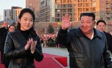 Liệu ái nữ của ông Kim Jong-un có thể trở thành lãnh đạo Triều Tiên? Liệu ái nữ của ông Kim Jong-un có thể trở thành lãnh đạo Triều Tiên?